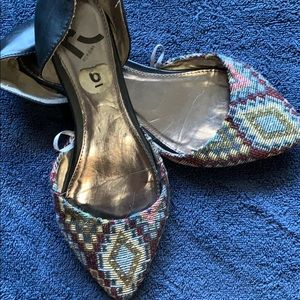 Pointed flats. Dark embroidery design. Size 6